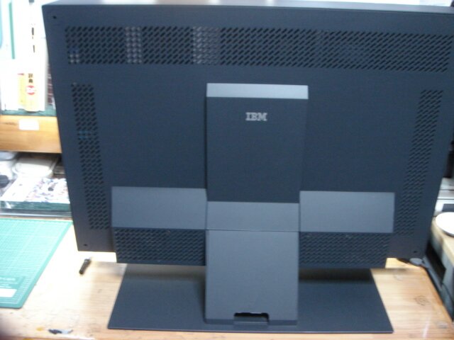 IBM T221 液晶ディスプレイ(約4K)